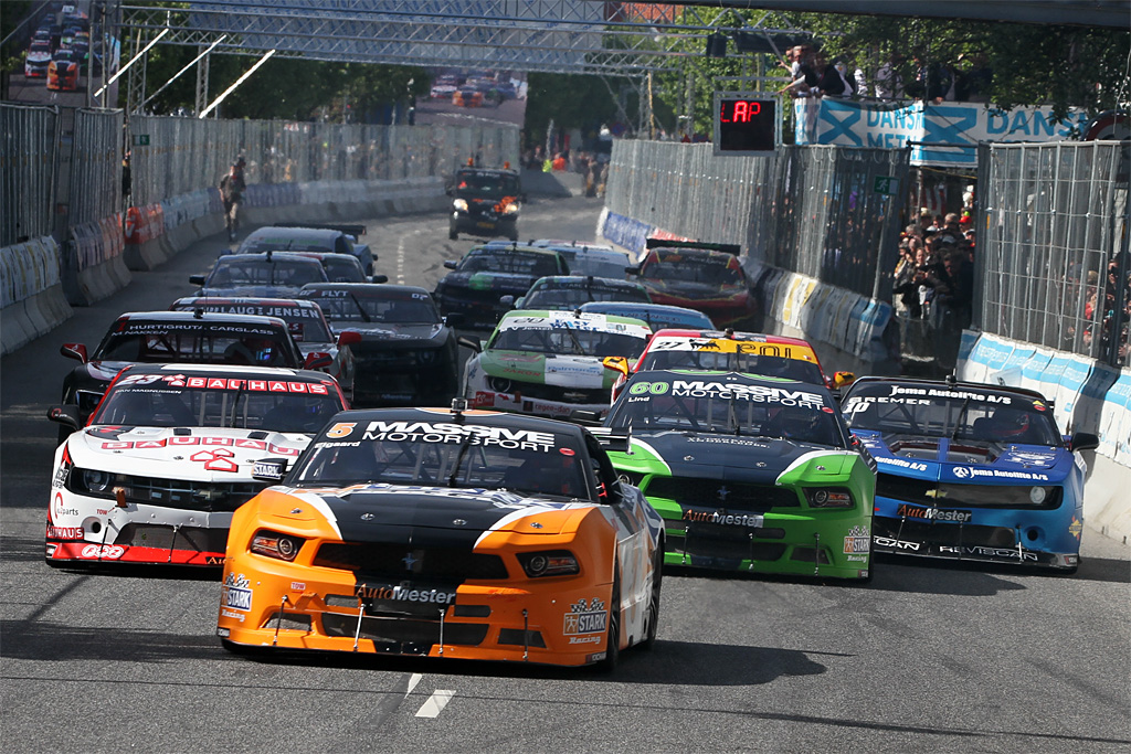 Casper Elgaard kom bedst fra start i finalen, men det var Jan Magnussen (tv) som vandt finalen i AutoMester Danish Thundersport Championship
(Foto: CNPhoto.dk)